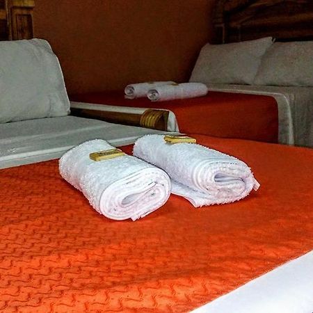Hotel Las Guacamayas Guatape Exterior photo